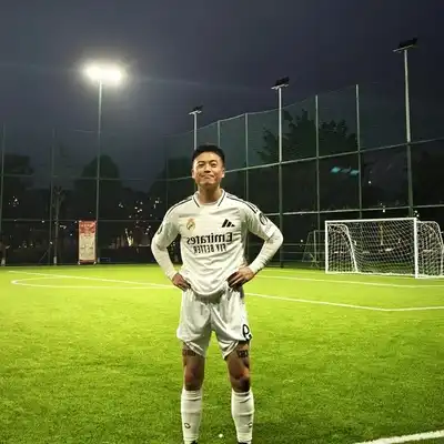 康静翔